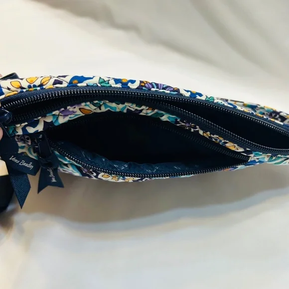 Vera Bradley Essential Compact Sling Backpack.   New With Tags - Picture 5 of 10